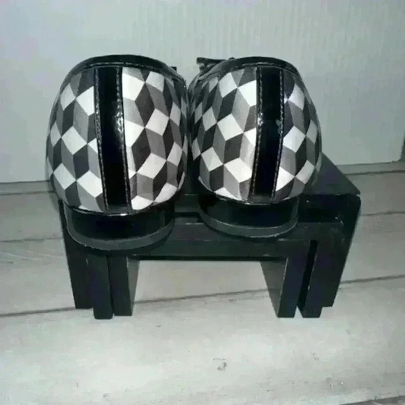 Anne Klein - Pointed‎ Toe Flats - Picture 4 of 5